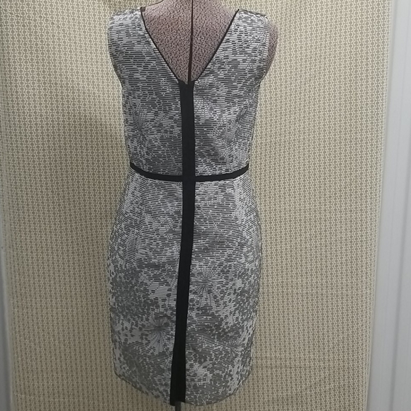 Ann Taylor sleeveless black and white dress - Picture 3 of 6